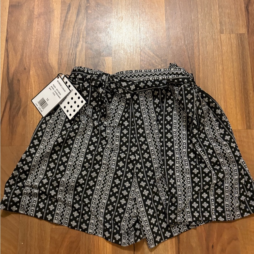 New Robert Louis Black and White High Waist Shorts